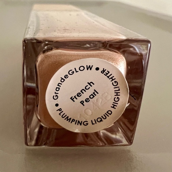 New/Sealed Grande Glow Plumping Liquid Highlighter in French Pearl - Picture 5 of 10